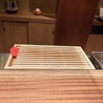 京町堀 なかむら - すきまのある俎板