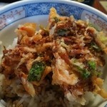 てんぷら 脇坂 - 桜えびと三つ葉のかき揚げ。香ばし美味しい!!!