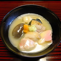 つば甚 - 煮物（鴨の治部煮には加賀野菜の金時草を入れる）