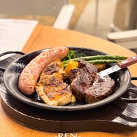 THE WHARF HOUSE YAMASHITA KOEN - 3 GRILL COMBO -ﾀﾝﾄﾞﾘｰﾁｷﾝ ｿｰｾｰｼﾞ ｼｮｰﾄﾌﾟﾚｰﾄﾌﾞﾘｽｹｯﾄBBQ ﾍﾞｲｸﾄﾞﾎﾟﾃﾄ ﾌﾞﾛｯｺﾘｰｸﾞﾘﾙ-