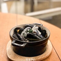 THE WHARF HOUSE YAMASHITA KOEN - ムール貝の横浜ビール蒸し
