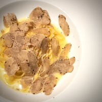 tens. - それでも年一回はいただきたい！
                    手打ちのタリオリーニとバターでシンプルに合わせると、そりゃ、もう現世に戻れないかのような幸せ…♪
                    こんなに惜し気もなく掛けてくれる、気前の良さ(^^)