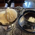 ゼー六 - アイス220円　コーヒー300円