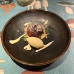 ラ シャッス - 5皿目
      和栗の渋皮煮とくるみの温かいファーブルトン、ココナッツミルクのアイスクリームを添えて。