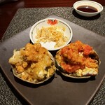 中国飯店 富麗華 - 右がメスタマゴがたくさん、左のオスは白子と和えて濃厚でクリーミー、奥はむき肉です