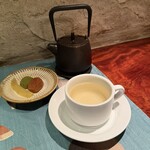 ラ シャッス - リンデンのハーブティー、お茶菓子