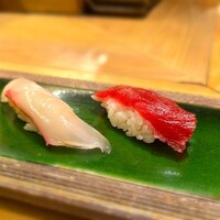 柳橋きたろう場内 - カンパチに赤身
                    シャリとのバランスが最高