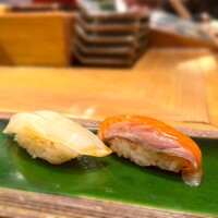 柳橋きたろう場内 - イカにサーモン
                    こちらもまったり仕上げ