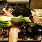 カウンターの中には色々お野菜。適当に選ばせていただけちゃいます。