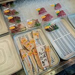 田中鮮魚店 - 店頭（好きな魚を選んで購入）