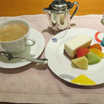 FLORE - 珈琲 又はお紅茶。さていきなり難問、この写真ではどっちでしょうか？