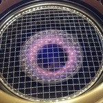 焼肉 金牛 - ロースターはガス。