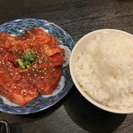 ホルモン しま田 - 牛カルビ ご飯大
