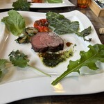 Aso うぶやま キュッフェ - 大根の葉をパラパラと猪肉にかけて