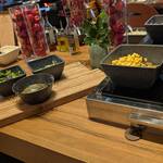 ザ・テラス - サラダバーはトッピングが豊富