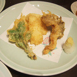 藤吉 - 本日のおまかせ竹(3000円)のこしあぶら、アオリイカ、舞茸の天ぷら