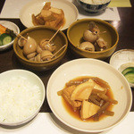 藤吉 - 本日のおまかせ竹(3000円)のつぶ貝(のような貝)と厚揚げの煮物。