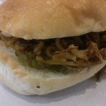 八ツ時堂 - タレント絶賛の焼きそばパン