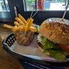 Yankee's Burger Bar - 料理写真:The "Ozzie"/Chips($17.99/$3.99)
