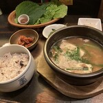 韓国スープ定食 ピニョ食堂 - 