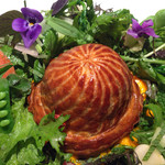 レフェルヴェソンス - アップルパイの様に＃13～牛頬肉のブルギニオン、サントモール、フォアグラ、椎茸、胡桃、人参とミントのソース、時期のサラダ（60種類）