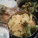 Spice&Dining KALA - キャベツのトーレン…ショウガ風味の野菜のココナッツ炒め蒸し