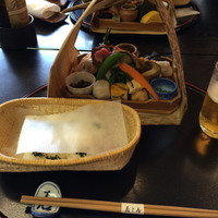 辰巳屋 - 宇治丸弁当、俵結びと赤出し付き。
