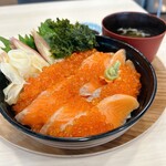 北三陸にしやま食堂 - 久慈育ち琥珀サーモンとイクラ丼