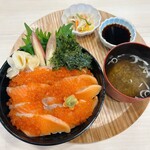 北三陸にしやま食堂 - 久慈育ち琥珀サーモンとイクラ丼