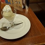 ロイヤルホスト - ダブルチョイスアイスのバニラブルボンです。