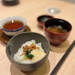 和食日和 おさけと - 魚沼産コシヒカリを使用した牛生姜煮とろろご飯・赤出汁