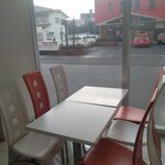 タルト屋 そらり - 店内でも食べれるようです。