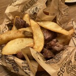 シノバズブルワリー ひつじあいす - ◎ラムもも唐揚げポテトフライ　９８０円 ビールによく合う