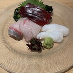 権八 SUSHI 渋谷 - （２）お造り　３種　いか、まぐろ、カンパチ　新鮮で旨い