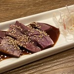 シノバズブルワリー ひつじあいす - ◎羊のハートハツ刺身　６９０円　味噌だれの一品