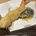 権八 SUSHI - （４）天ぷら　4種　２種は食べた後のフォト　しいたけが肉厚で美味しかった
