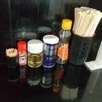 なかむら家 - カウンター上の調味料他達