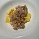 Rocca cucina italiana - 中からモチっとチーズ出てくる。トリュフ有りったけ乗ってきます！笑　だんだんと香りが立って来て食べるのがもったいない！って感じでした