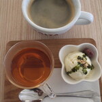 パン・ド・ミ - 食後のデザートとお茶