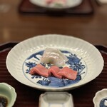 宮坂 - 向付：中トロ、ヒラメ