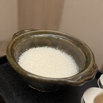 宮坂 - ご飯：煮えばら、赤出汁のお味噌汁、お新香