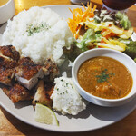 焼肉居酒屋みのわ - ジャークチキンプレート(Mサイズ1210円)+ミニカレーセット(220円)