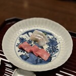 宮坂 - 向付：中トロ、ヒラメ