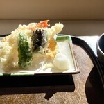 久霧 - 天付き（海老・イカ・野菜三品）　天麩羅に付いている出汁。
