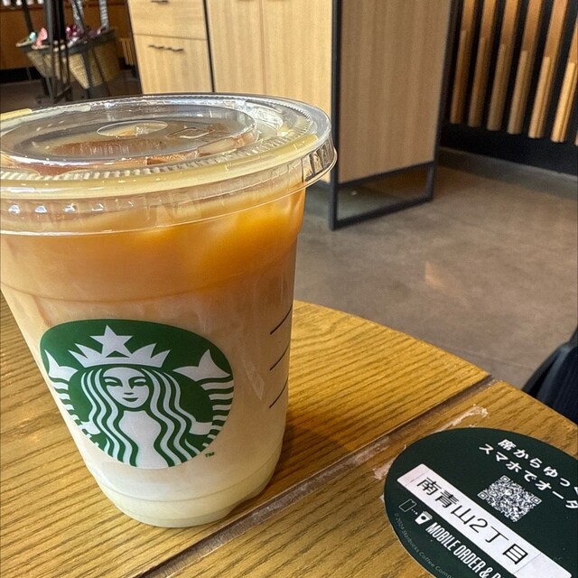 ◉STARBUCKS　COFFEECAFE➕コーヒーショップ女性店員セット 多様性に触れ広がった世界。パートナーが語るサイニングストア1