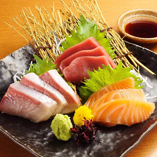 市場直送の鮮魚。旬にこだわった仕入れ。