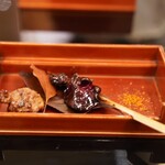 鷹匠鍋 あか羽 - 鴨肝焼き　つくね、心臓、肝臓