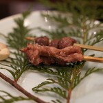 鷹匠鍋 あか羽 - 手前雉せせり、奥は鴨砂肝