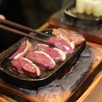 鷹匠鍋 あか羽 - 店主フルアテンドの焼き