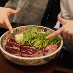 鷹匠鍋 あか羽 - 鴨肉で決まり